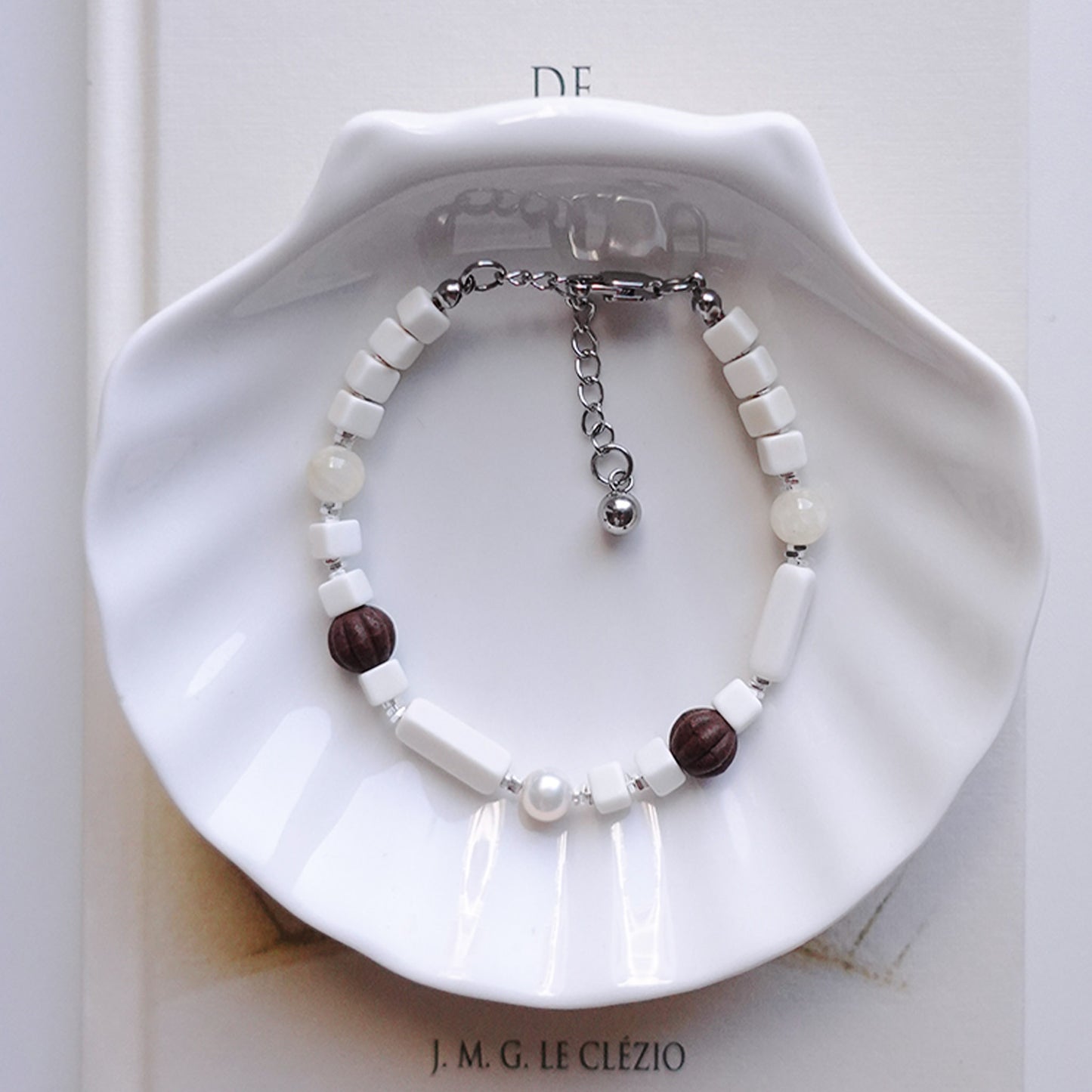 Oval Courtyard Bead Bracelet