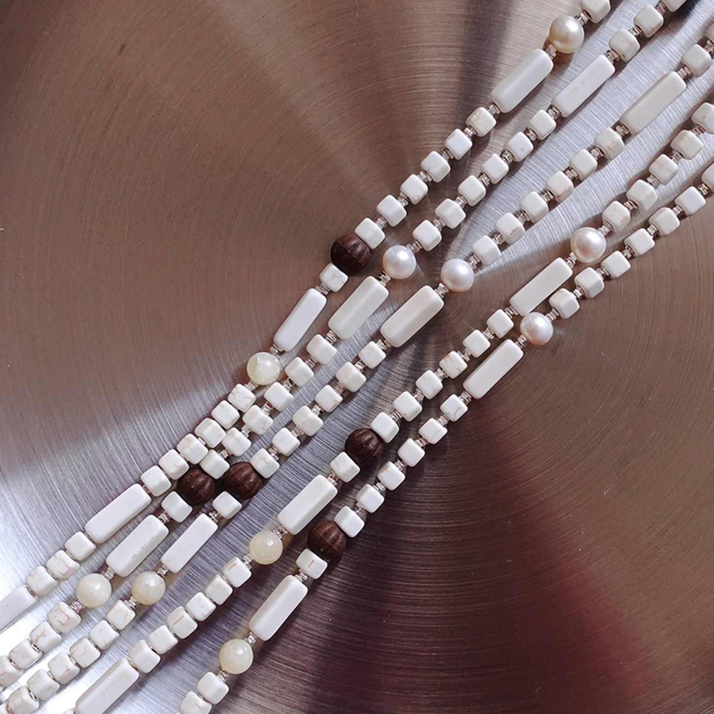 Oval courtyard Bead Necklace