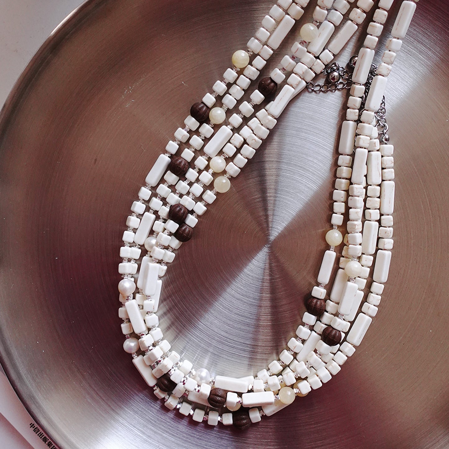 Oval courtyard Bead Necklace