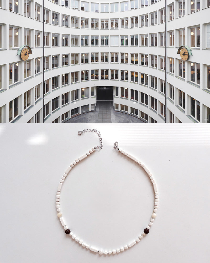 Oval courtyard Bead Necklace